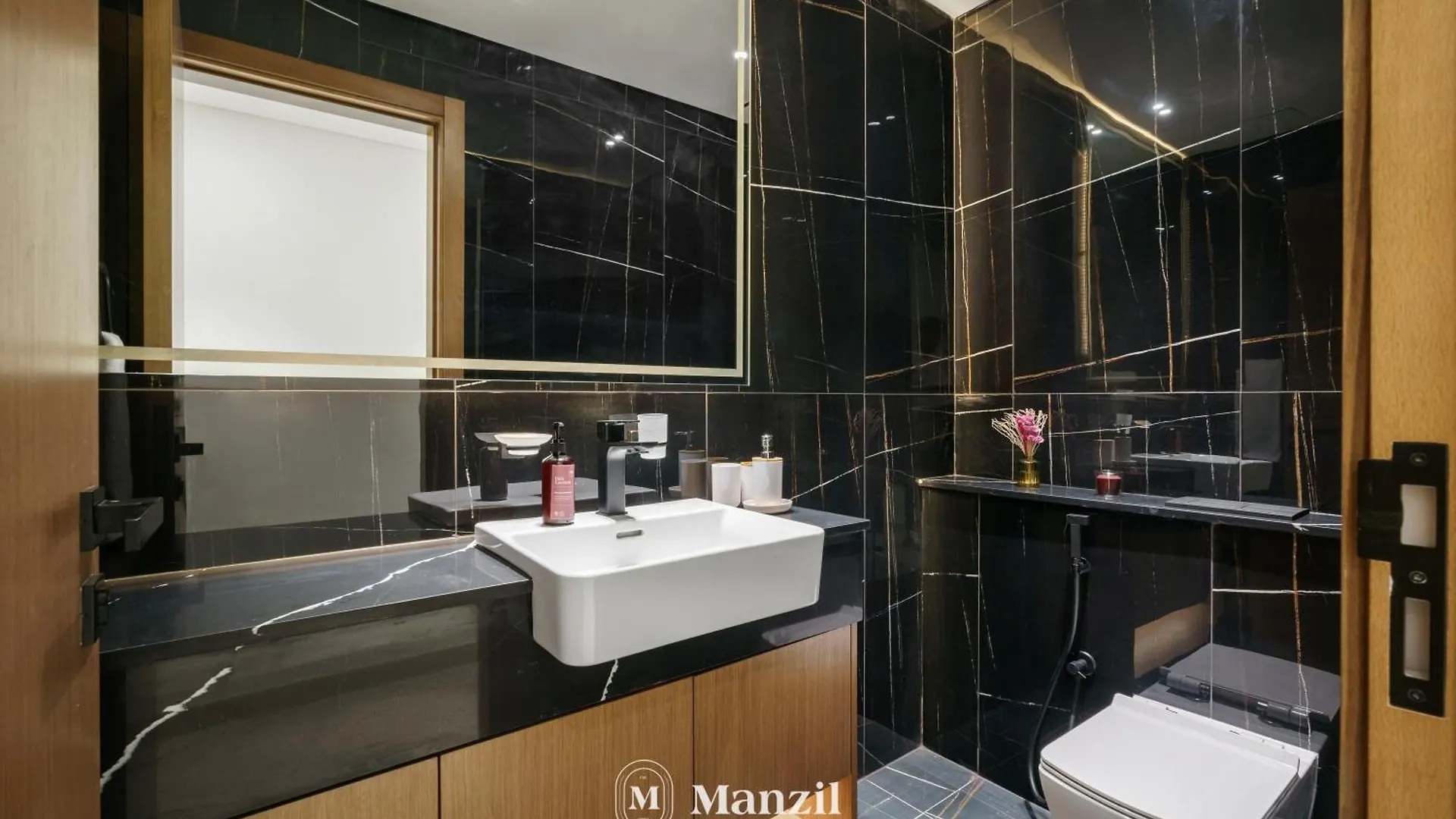 Modern 2Br Apartment With Balcony In Jvc Near Dubai Sports City 아랍에미리트